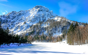 白雪皑皑的山顶 24 列表